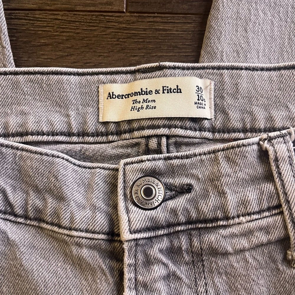 Abercrombie The Mom High Rise Jeans Sz 30 Short Gray - Picture 2 of 5